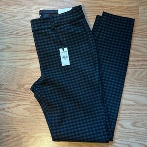 Express womens size 6 skinny mid rise stretch pants.